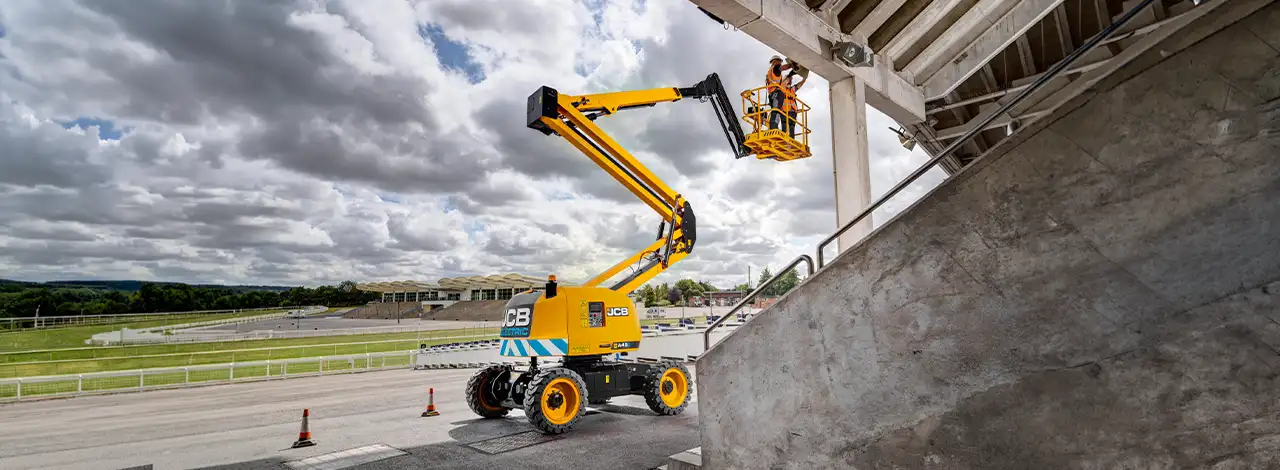 A45E Articulated Boom Access Platform